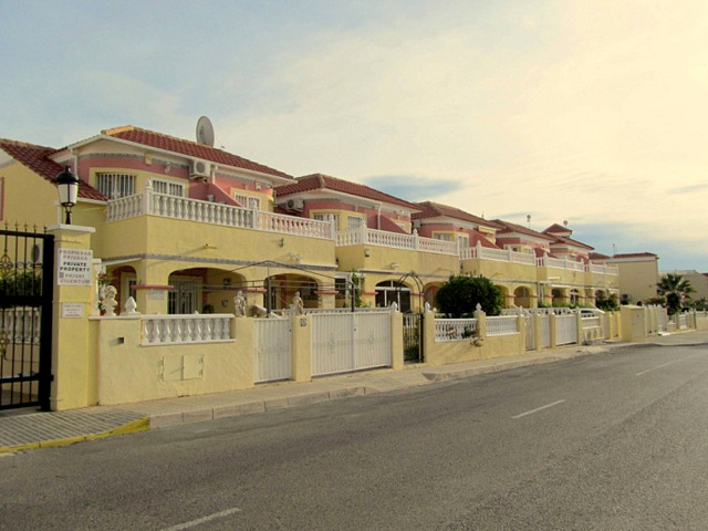 Residential areas Orihuela: Villapiedra and La Regia