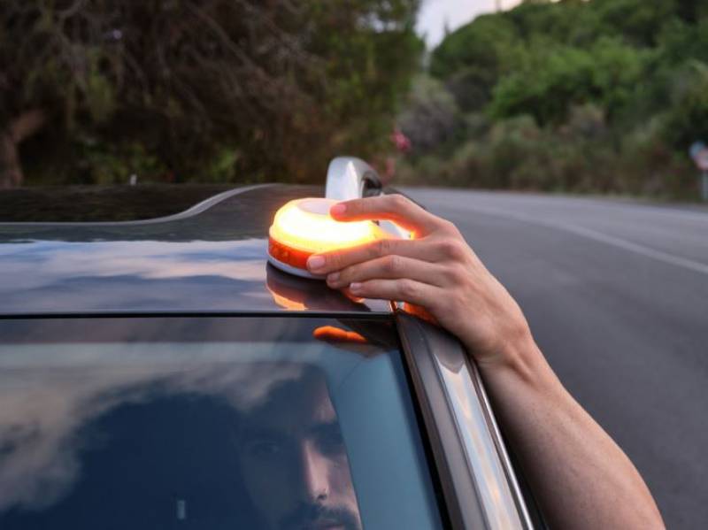 Aldi Spain is selling V-16 lights this week ahead of new driving regulations