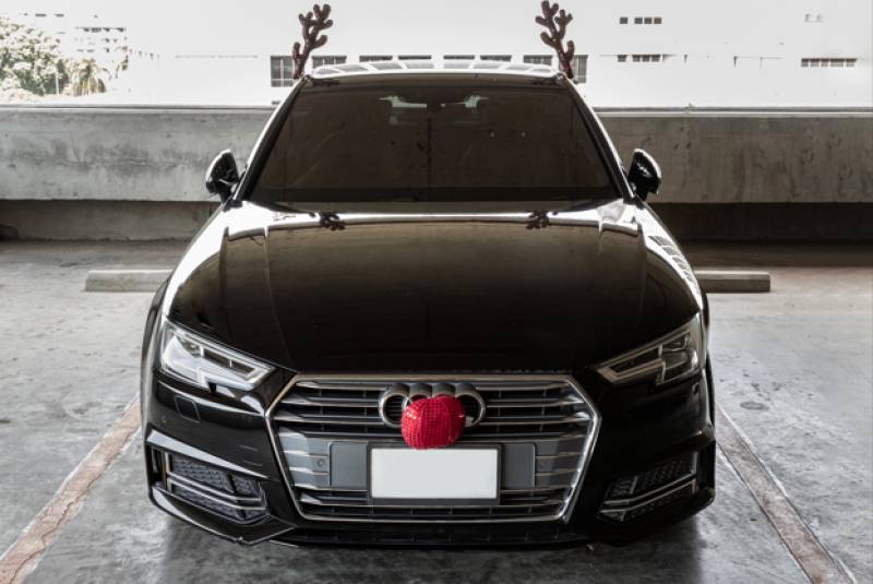 Spain puts Christmas car decorations on the naughty list