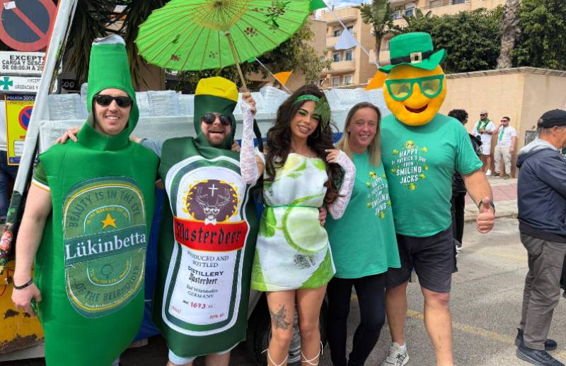Cabo Roig turns green as thousands celebrate St Patrick's Day parade